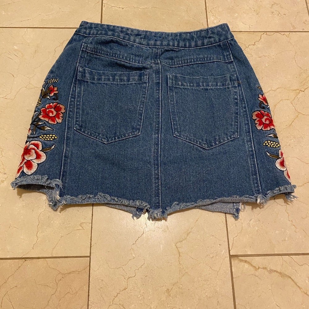 Skirt - Picture 2 of 4